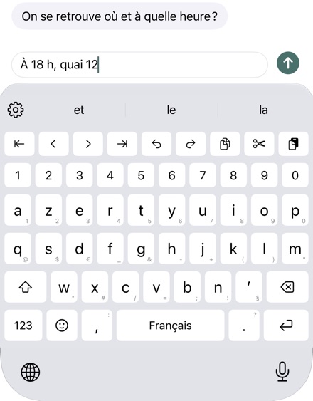 Clavier avec barre d’édition et rangée de chiffres.